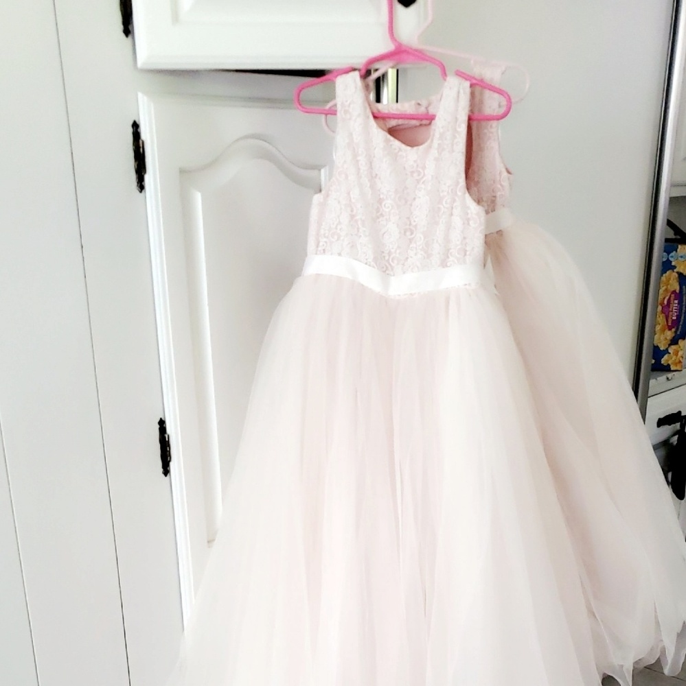 I have  beautiful flower girl dress